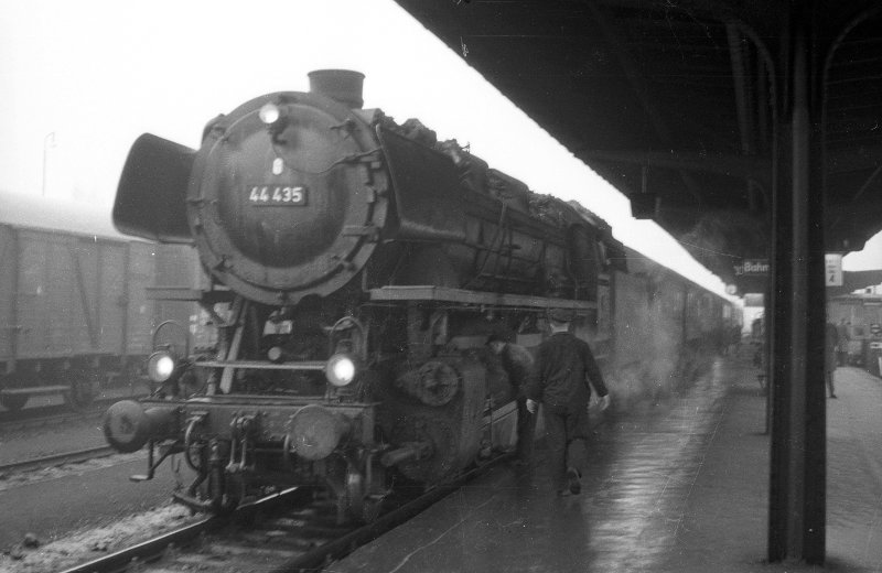 44 435, vor Pz; Bf Soest Hbf