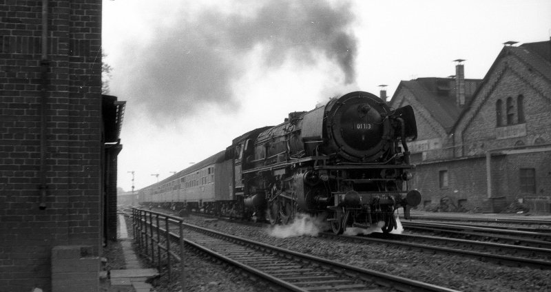 01 113 vor E 688; Bf Münster Hbf