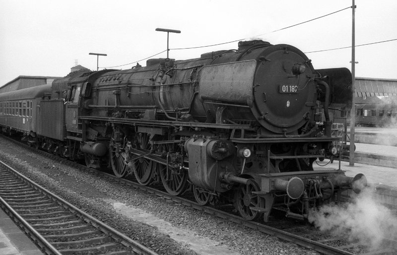 01 187, vor Zug; Bf Münster Hbf