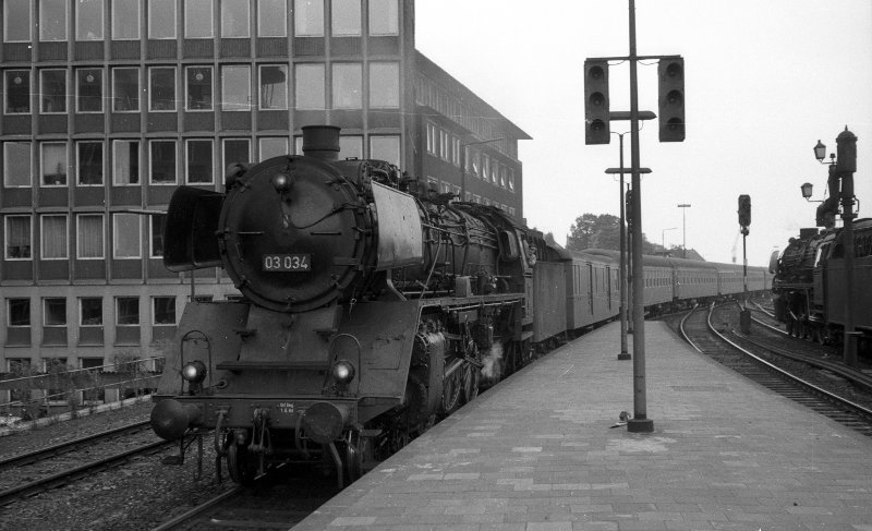 03 034, Einfahrt vor D 193; Bf Münster Hbf