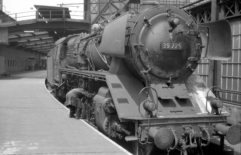 39 225, Ankunft vor D 157 (?); Bf Köln Hbf