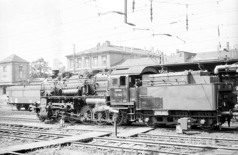 58 1966, vor Güterzug; Bf Chemnitz Hbf