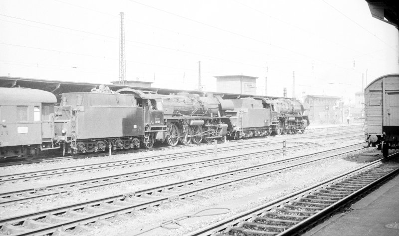 22 073, mit Vorspann; Bf Chemnitz Hbf