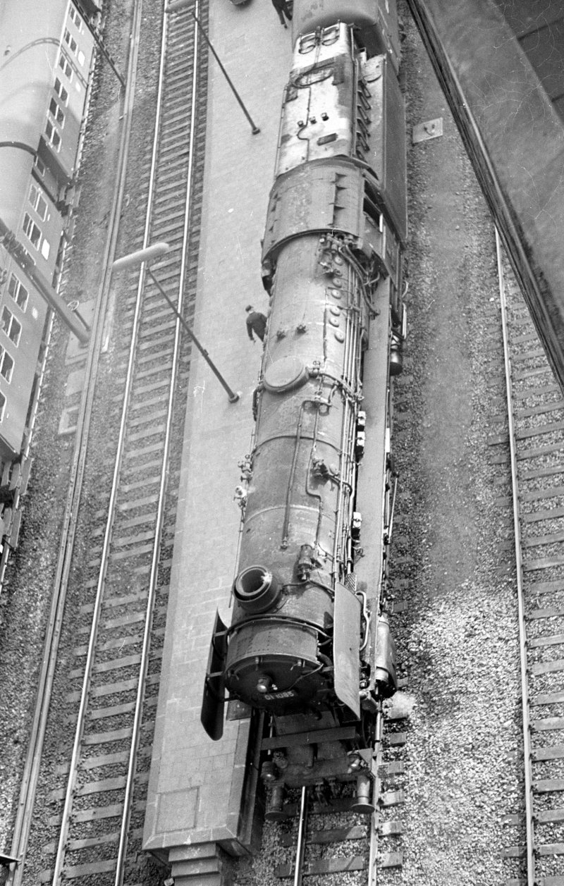 01 1085, vor Zug; Bf Münster Hbf