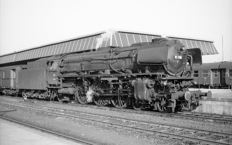 01 196, vor Zug; Bf Münster Hbf