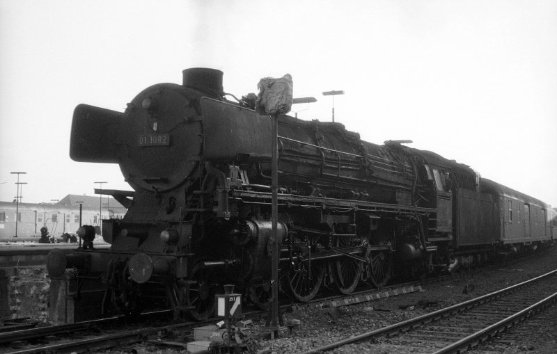 01 1082, vor Schnellzug; Bf Münster Hbf