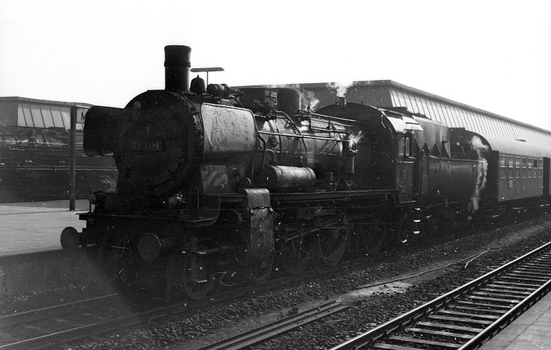 38 3113, abfahrbereit vor P 2657; Bf Münster Hbf