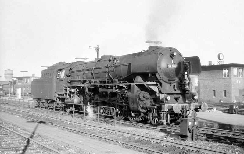 01 1069, fährt an D 66 heran; Bf Münster Hbf