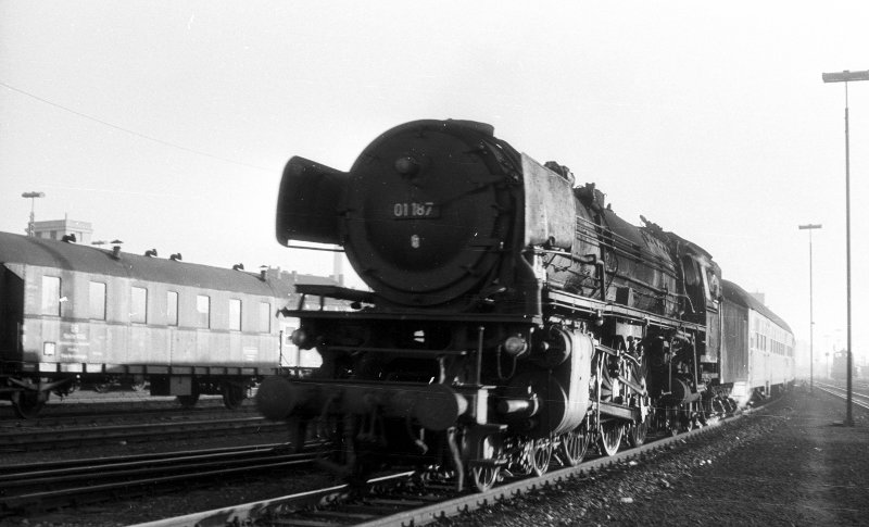 01 187, Einfahrt vor E 465; Bf Münster Hbf