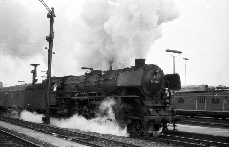 01 1091, bei Anfahrt vor D 66; Bf Münster Hbf