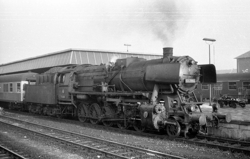 50 2884, vor Reisezug; Bf Münster Hbf