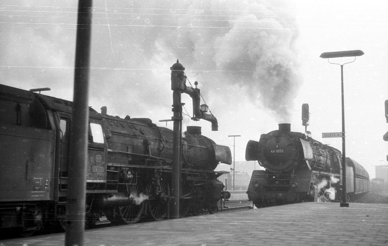 01 1060, vor D 96, begegnet 44 1050; Bf Münster Hbf