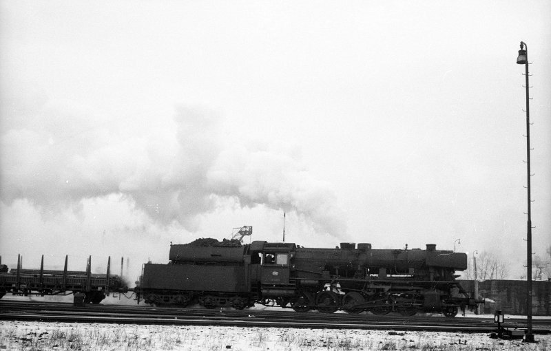 50 4001, fährt vor Güterzug; Bf Hamm Rbf