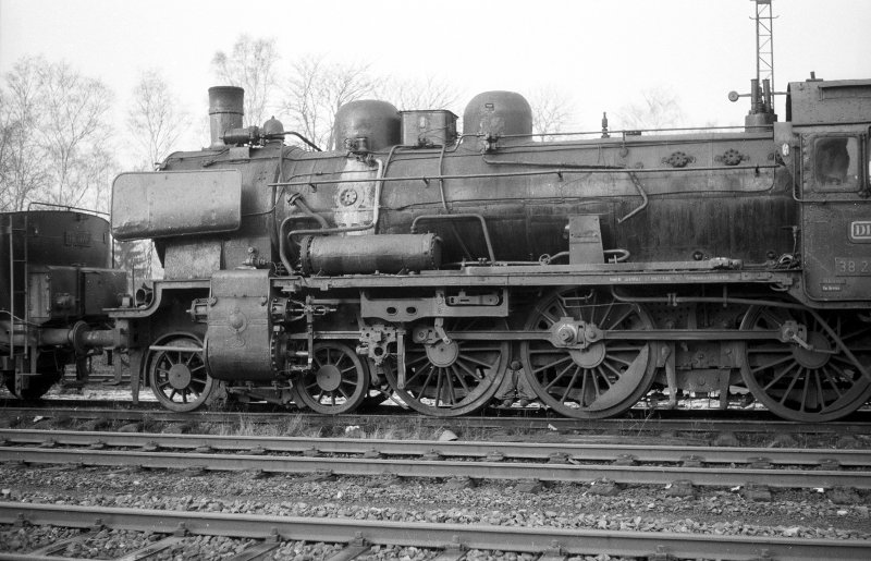 38 2220, vordere Hälfte; Bw Gronau