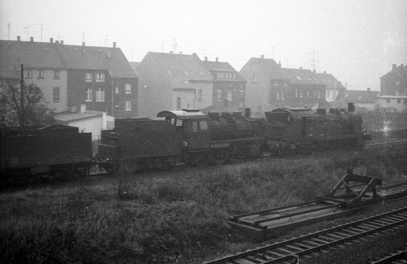 24 058, steht hinter 78 036; Bf Mülheim Speldorf