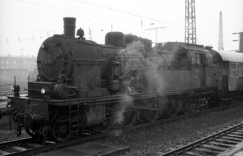 78 252, vor Pz; Bf Essen Hbf