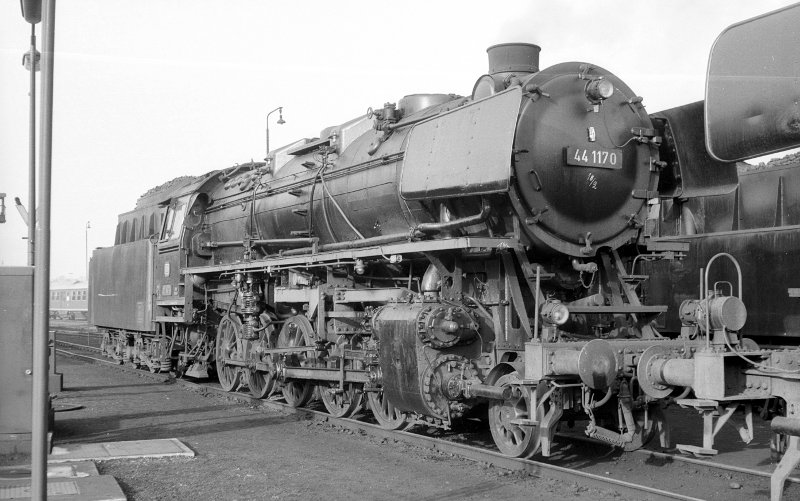 44 1170; Bw Paderborn