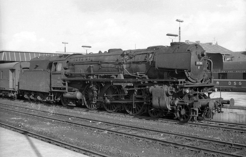 01 199, vor E 566; Bf Münster Hbf