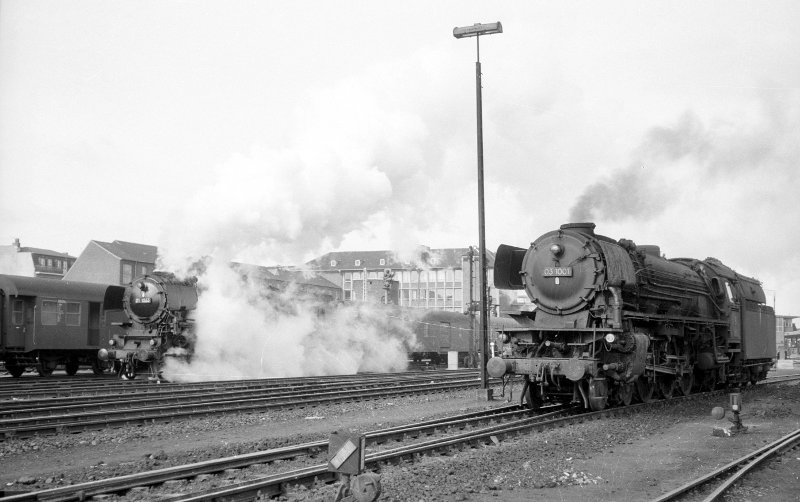 03 1001 im Bw Münster; Ausfahrt 01 1054 vo D 66