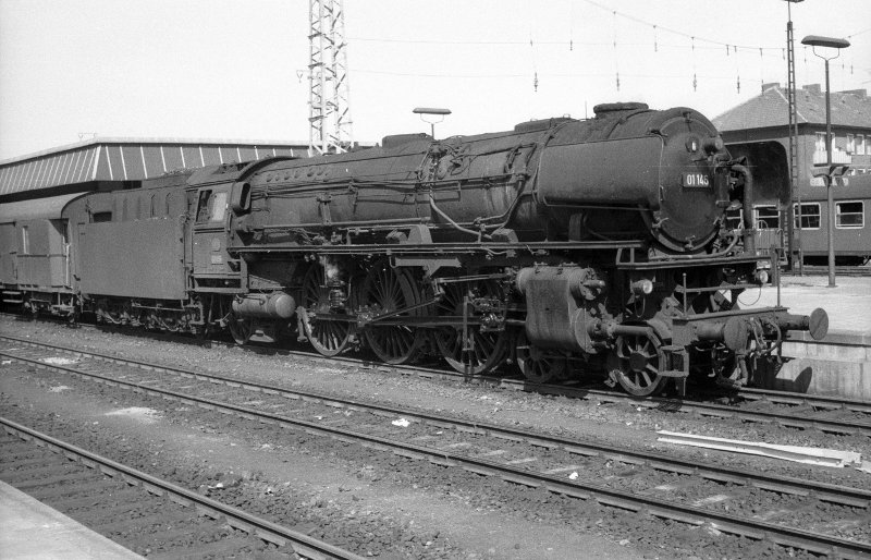 01 146, vor E 566; Bf Münster Hbf