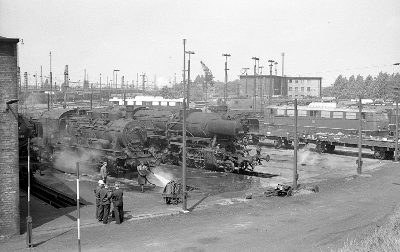 55 2903 neben 50 422; Bw Gremberg