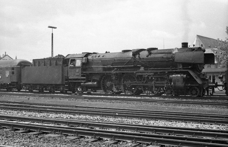 01 073, vor Zug; Bf Trier Hbf