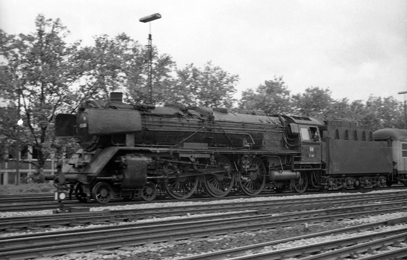 01 080, vor Zug; Bf Trier Hbf