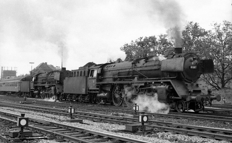 01 067, Vorspann vor 01 073; Bf Trier Hbf