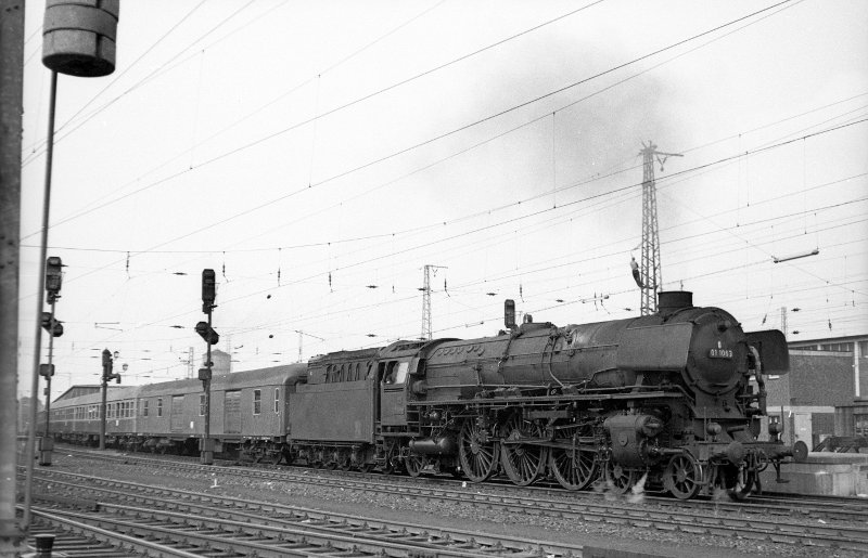 01 1063, vor Zug; Bf Münster Hbf