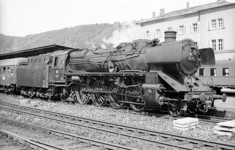 39 231, vor Zug; Bf Horb