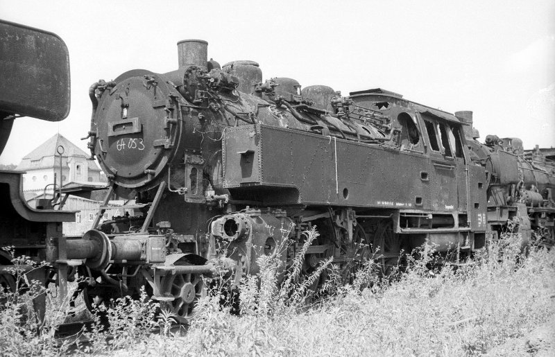 64 053, abgestellt, ohne Schilder; Bw Tübingen