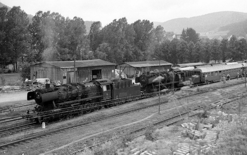 50 088 vor Scharnow-Zug (Vorspann); Bf Baiersbronn