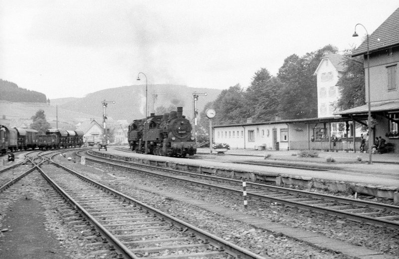 94 1377, zusammen mit 94 1268; Bf Baiersbronn