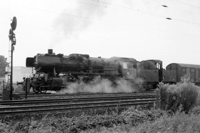 50 2436, vor Zug; bei Bf Bamberg Hbf