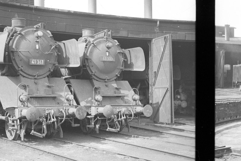 41 341, daneben steht 41 319; Bw Limburg