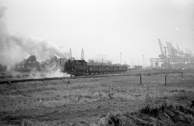 BR 82; Hafen Emden