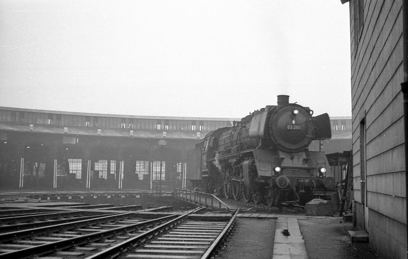 03 280; Bw Hamburg Altona Drehscheibe