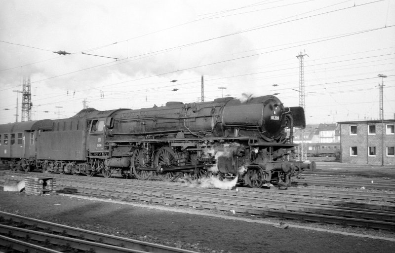 01 209, vor Zug; Bw Münster