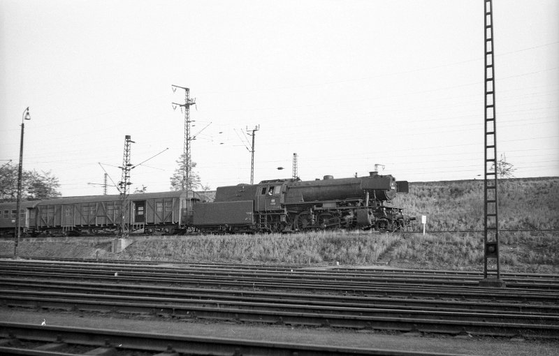 23 037, vor Zug; Bf Köln Deutzerfeld