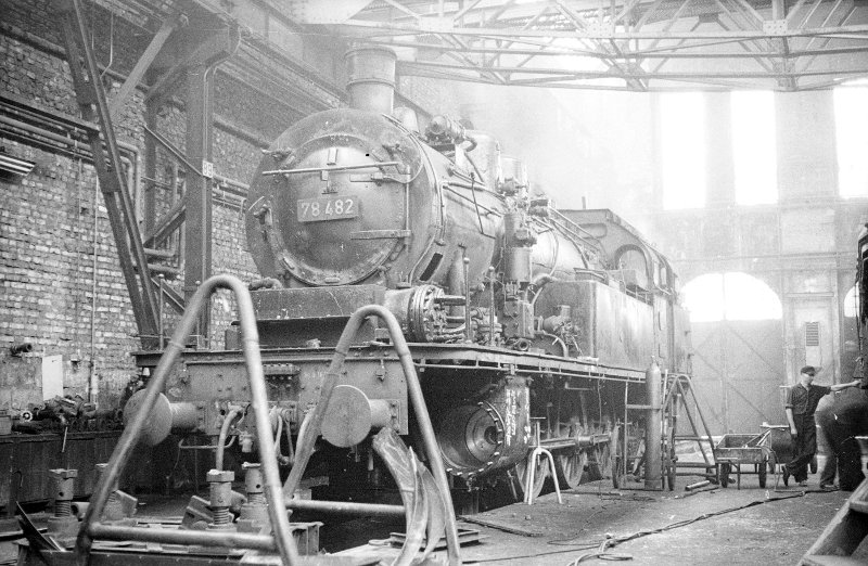 78 482, in Ausbesserung; AW Trier Werkhalle