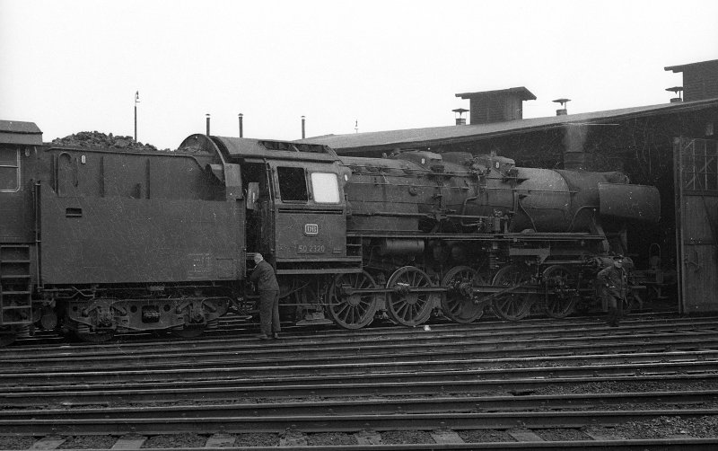 50 2320; Bw Goslar vor Lokschuppen