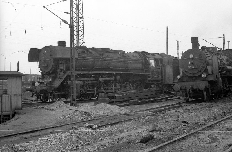 44 525 neben 38 1250; Bw Erfurt P