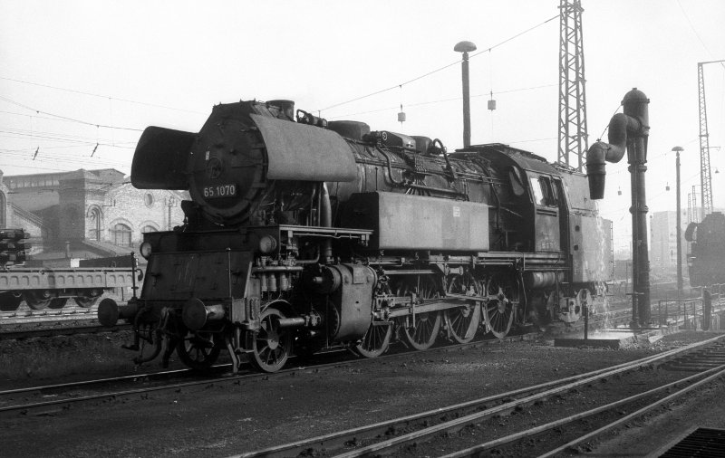 65 1070; Bw Halle P