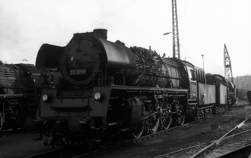 23 1098; Bw Halle P