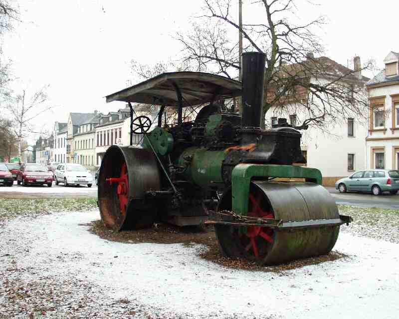 Dampfwalze als Denkmal in Konz