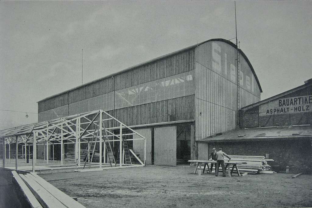 Zimmerplatz und Montagehalle für mehrgeschossige Holzhäuser