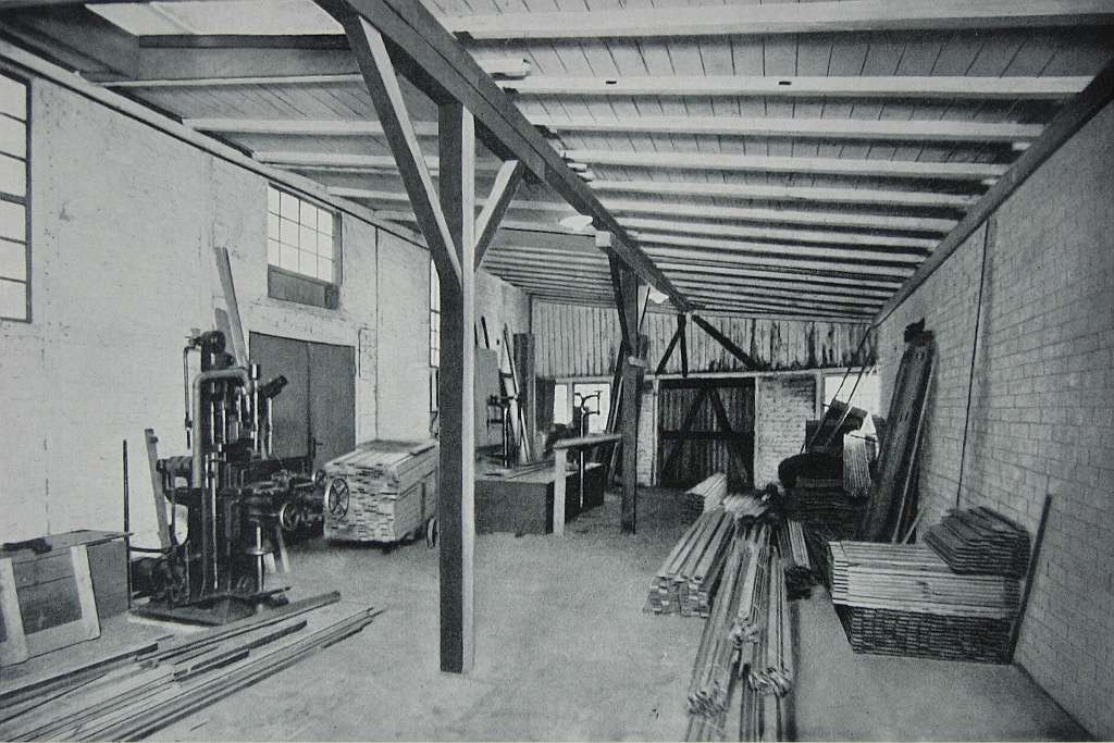 Kleiner Maschinensaal für Holzbearbeitung