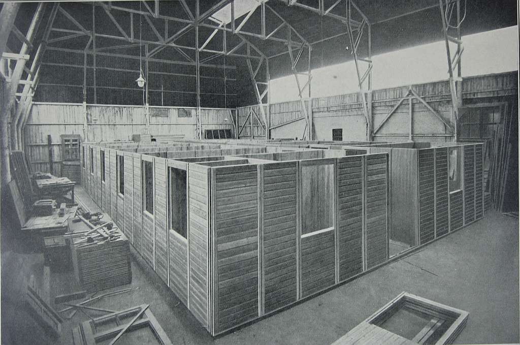 Große Montagehalle für Holzbauten