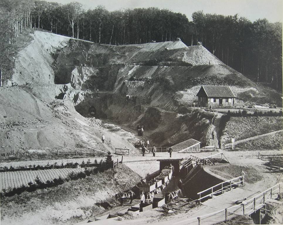 Erzbergbau Dörnten. Tagebau Glockenberg (um 1880)