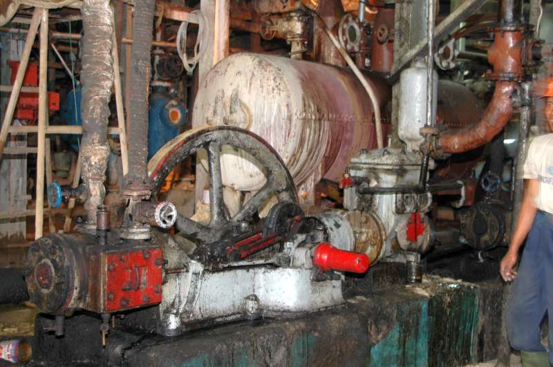 Dampfpumpe: Dampfzylinder vorn links